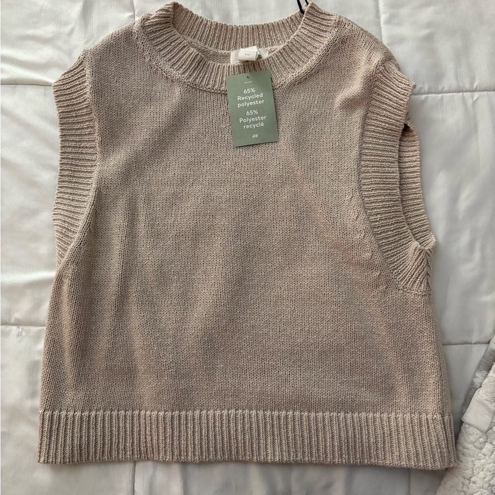 H&M NWT sweater vest size L